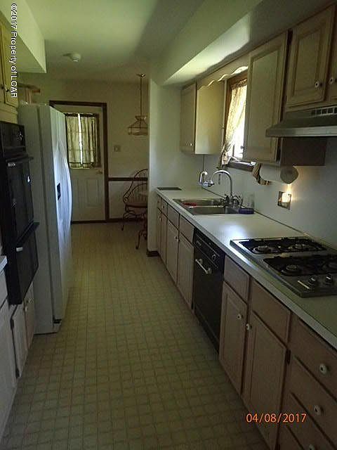 2nd image of 108 Woodview Rd
