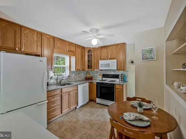 26 Kempton Rd, Glen Burnie, MD 21060