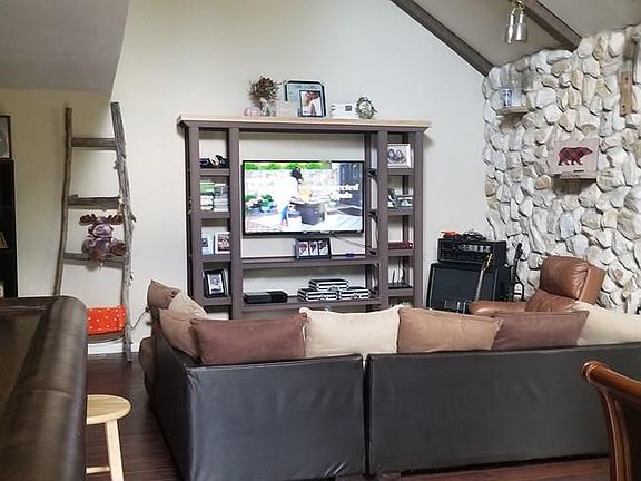 3rd image of 7 Meadow Creek Dr
