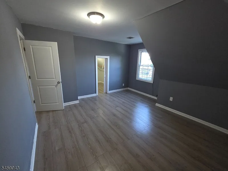 2 bed, 1.0 bath, $2,100 — Photo 3