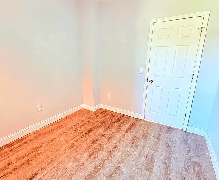 1464 Baldwin St — Photo 23