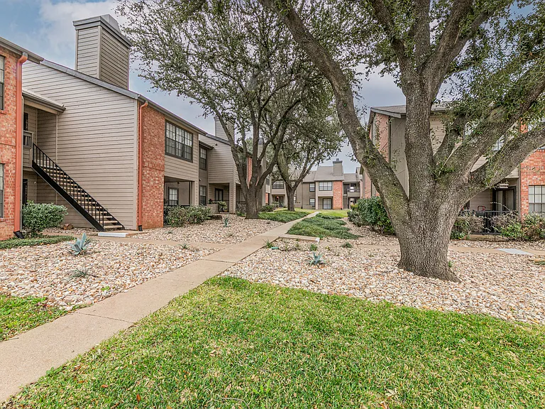 Walnut Creek Apartments — Photo 10