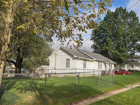 3rd image of 1111 N Franklin St