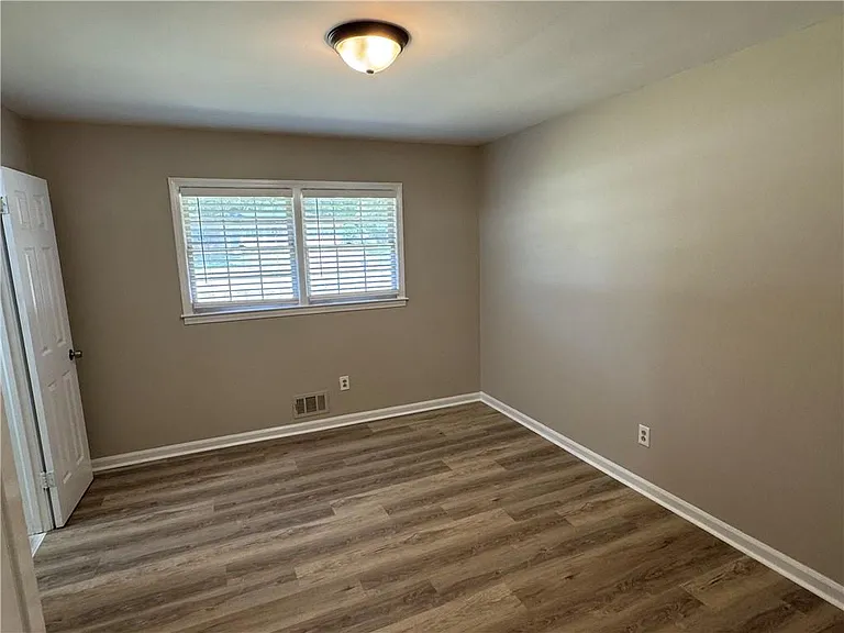 5594 Laurel Ln NW — Photo 20