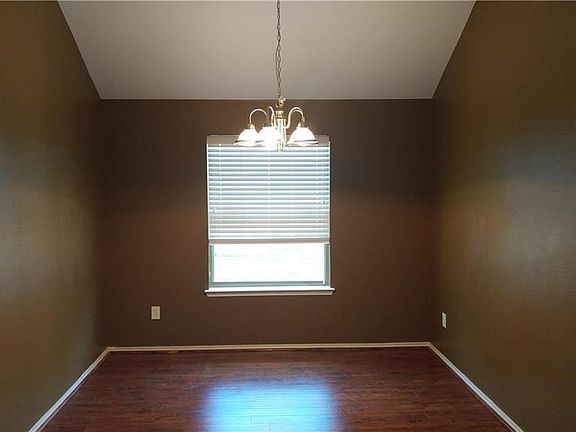 4th image of 8512 Minturn Dr