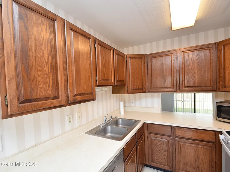 658 Atlantic Dr — Photo 18