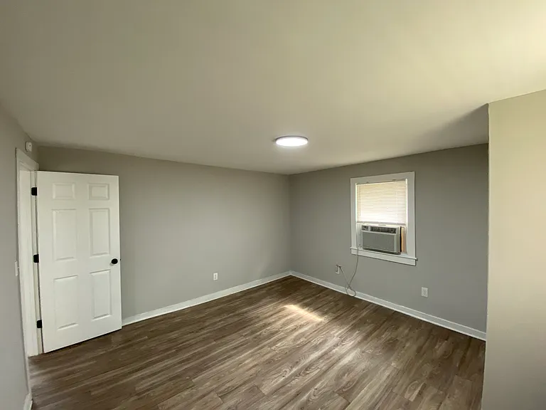 1810 Hemlock Ave — Photo 5