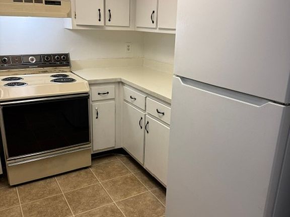 4th image of 2937 Regency Dr #R937
