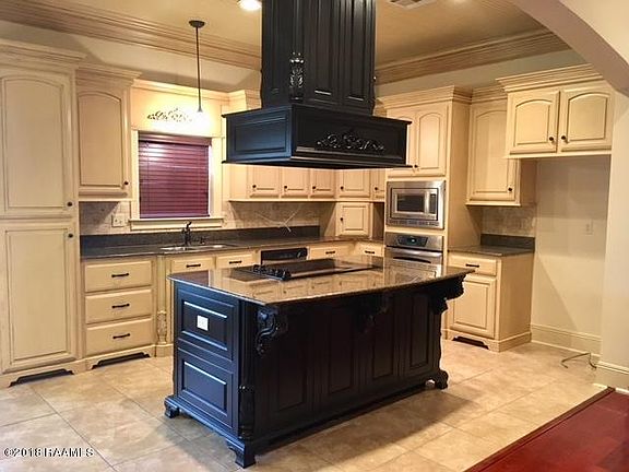 2nd image of 115 N Montauban Dr