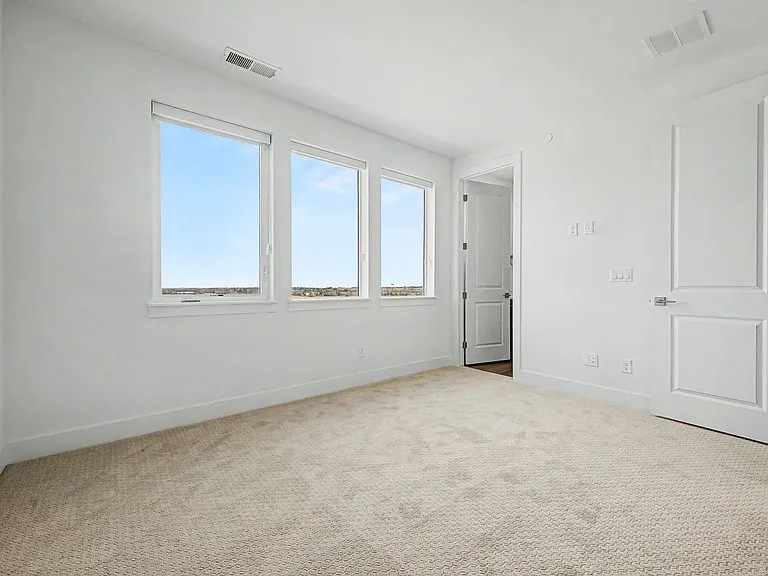 689 Saddle Dr — Photo 22