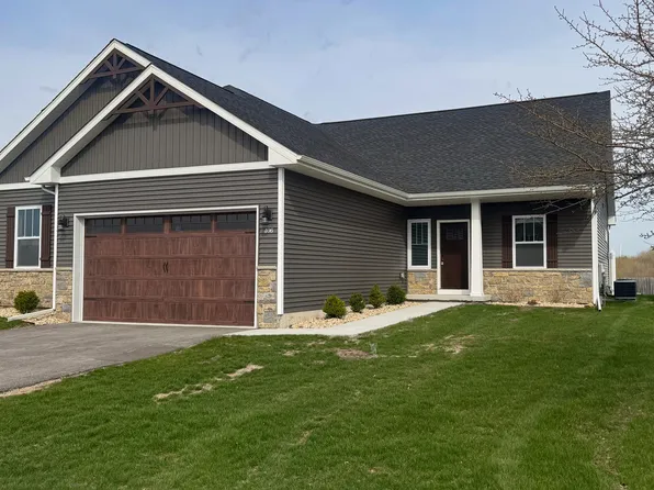 406 Anjali Ct #R, Sycamore, IL 60178