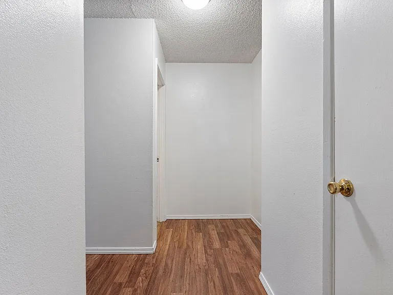 Sandy Terrace Apartments — Photo 17