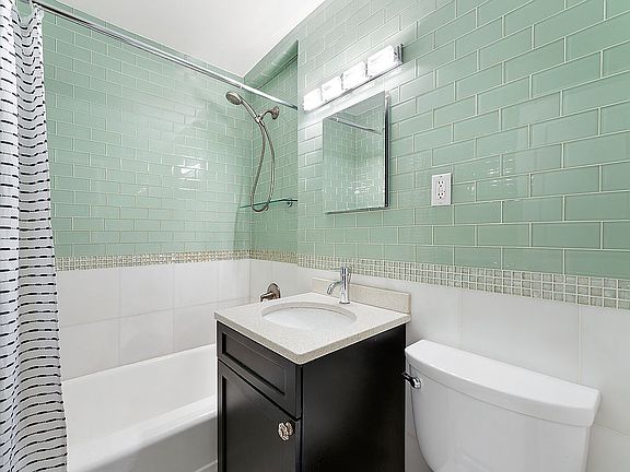 4th image of 130 E 18th St APT 10R