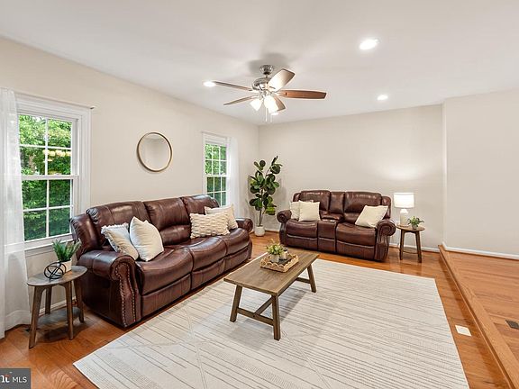 3rd image of 3089 Tecumseh Ct