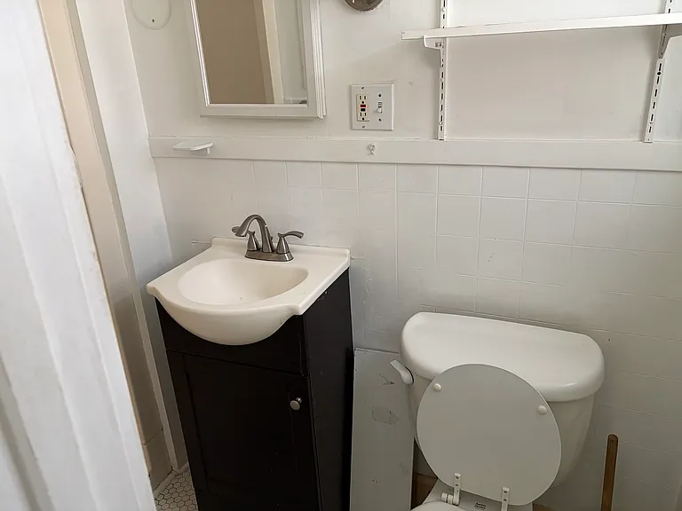 462 W Delavan Ave — Photo 3