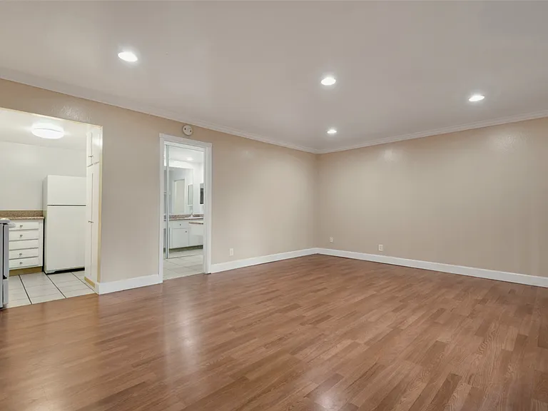 Stanford Garden Apartments — Photo 10