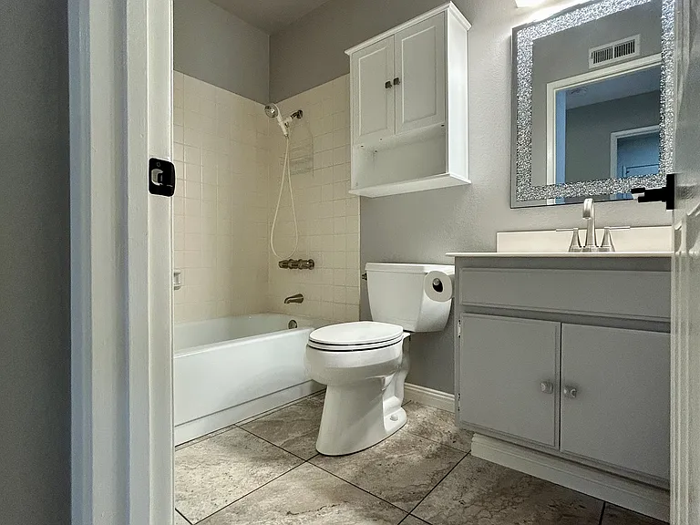 10060 Northrup Point — Photo 15