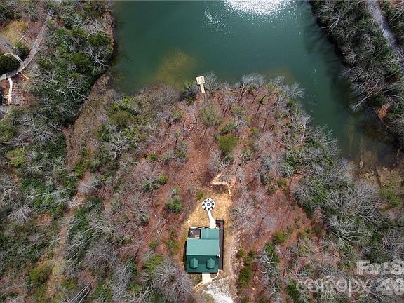 3rd image of 552 Lake Rd