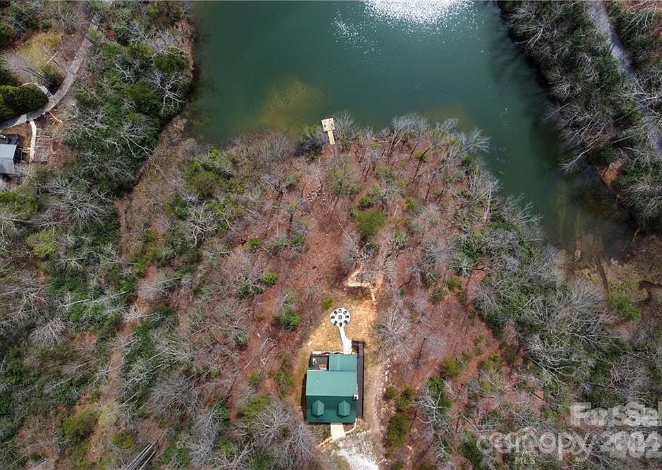 1st image of 552 Lake Rd