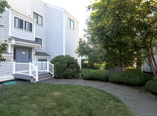 90 Rowayton Woods Dr UNIT 90, Norwalk, CT 06854