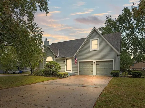 7705 W 154th St, Overland Park, KS 66223