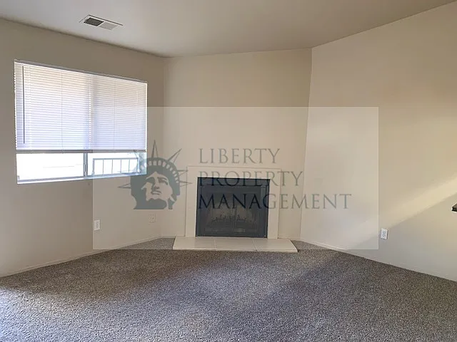 2 bed, 798 sqft, $1,425 — Photo 2