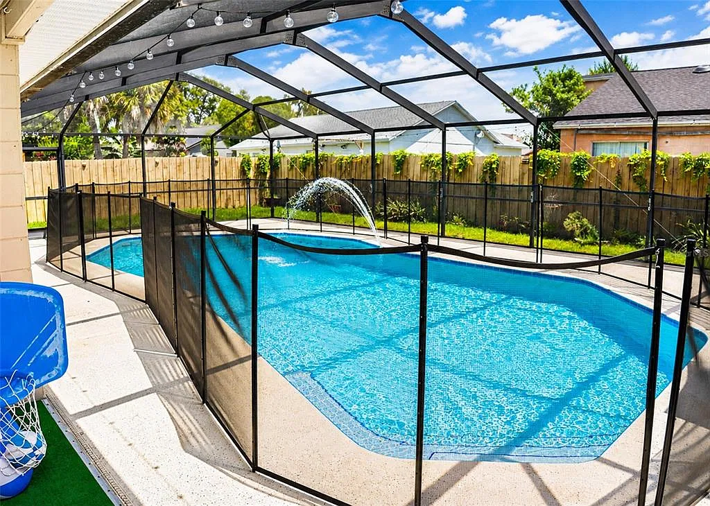 3 bed, 2.0 bath, 1280 sqft, $2,450 — Photo 3