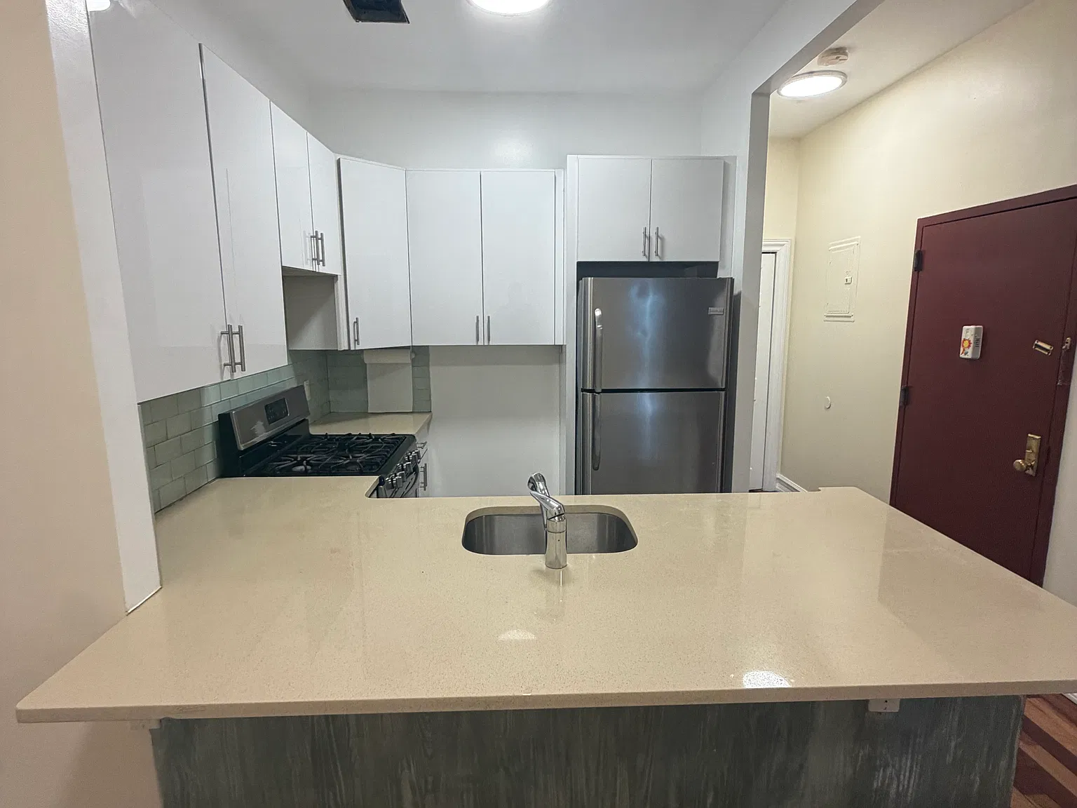 2 bed, 800 sqft, $2,400 — Photo 3
