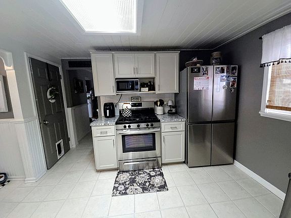 5th image of 360 Kerr St