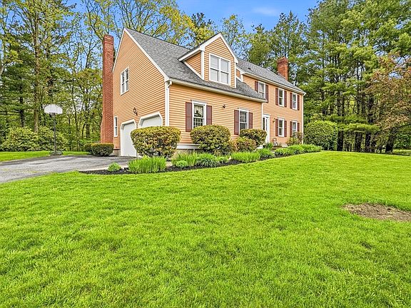 2nd image of 2 Stonybrook Ln