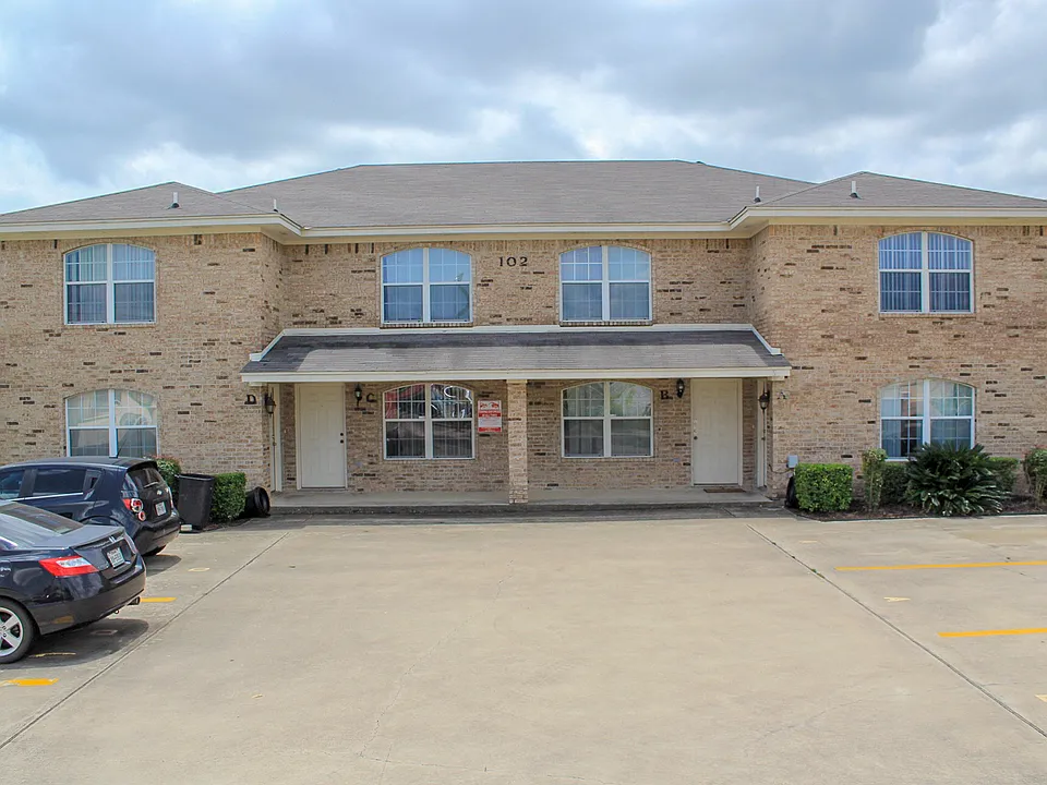102A E Robin Ln