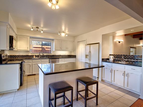 3rd image of 1101 Bernalillo Ct SE