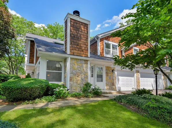 1941 Gresham Cir, Wheaton, IL 60189