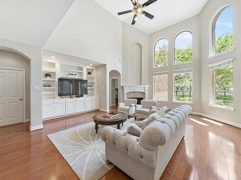 22311 Claysprings Ln — Photo 12