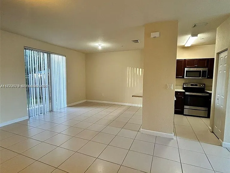 142 SE 28th Ter #7 — Photo 7