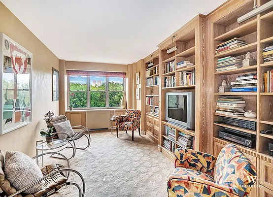 Sold by Warburg | media 19