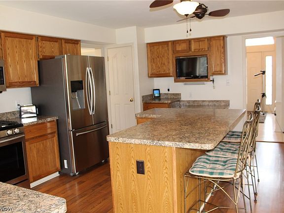 5th image of 18500 Martins Ln