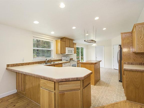5th image of 41 E Maddie Ct