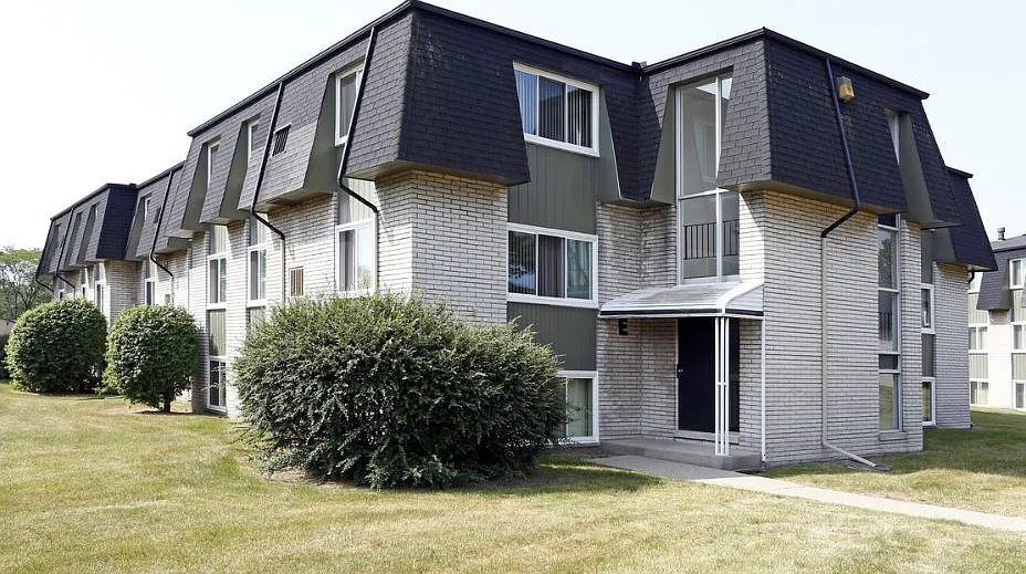 West Garden Apartments — Photo 3
