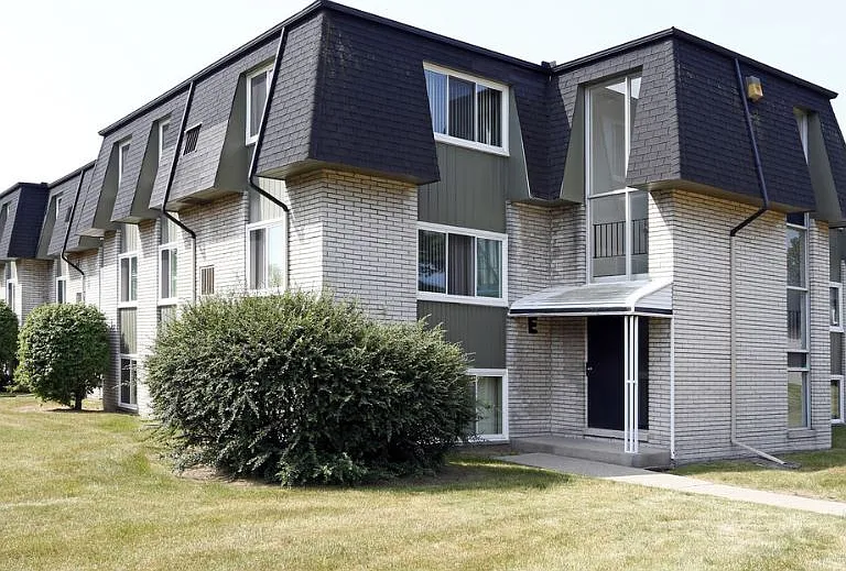 West Garden Apartments — Photo 3