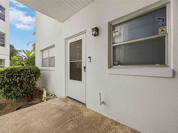 2nd image of 100 EL CAMINO DRIVE #101