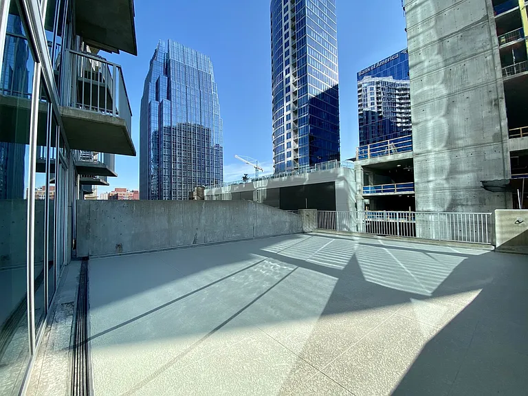 301 Demonbreun St #713 — Photo 38