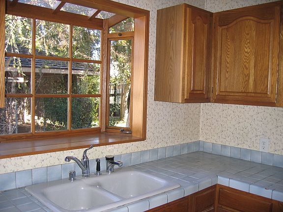 Lovely Cook's Kitchen With Greenhouse Window & Lotsa Cabinets & Pantry Space