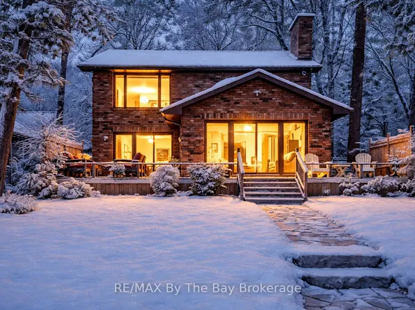 38 Willow Dr, Tiny, ON L0L 1P1