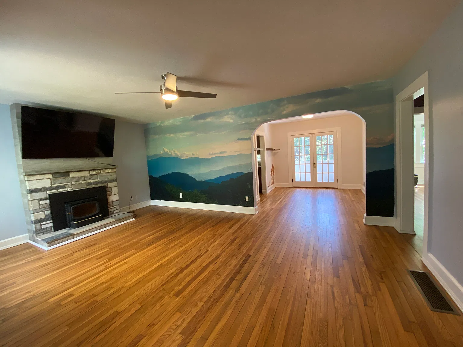 3 bed, 1301 sqft, $2,300 — Photo 4