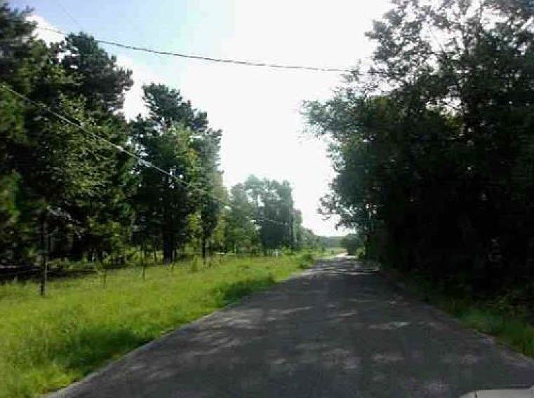 2nd image of 823 Wood Farm Rd