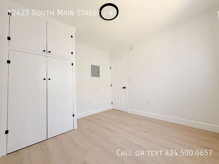 12423 S Main St #4 — Photo 8