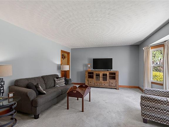 4th image of 3216 Glenview Rd
