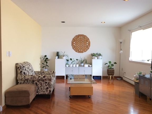 4th image of 1510 W Greenleaf Ave APT 1A