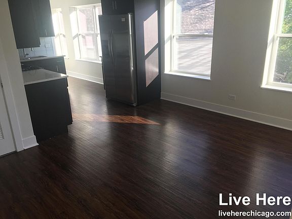 4th image of 2959 N Hamlin Ave #3AV